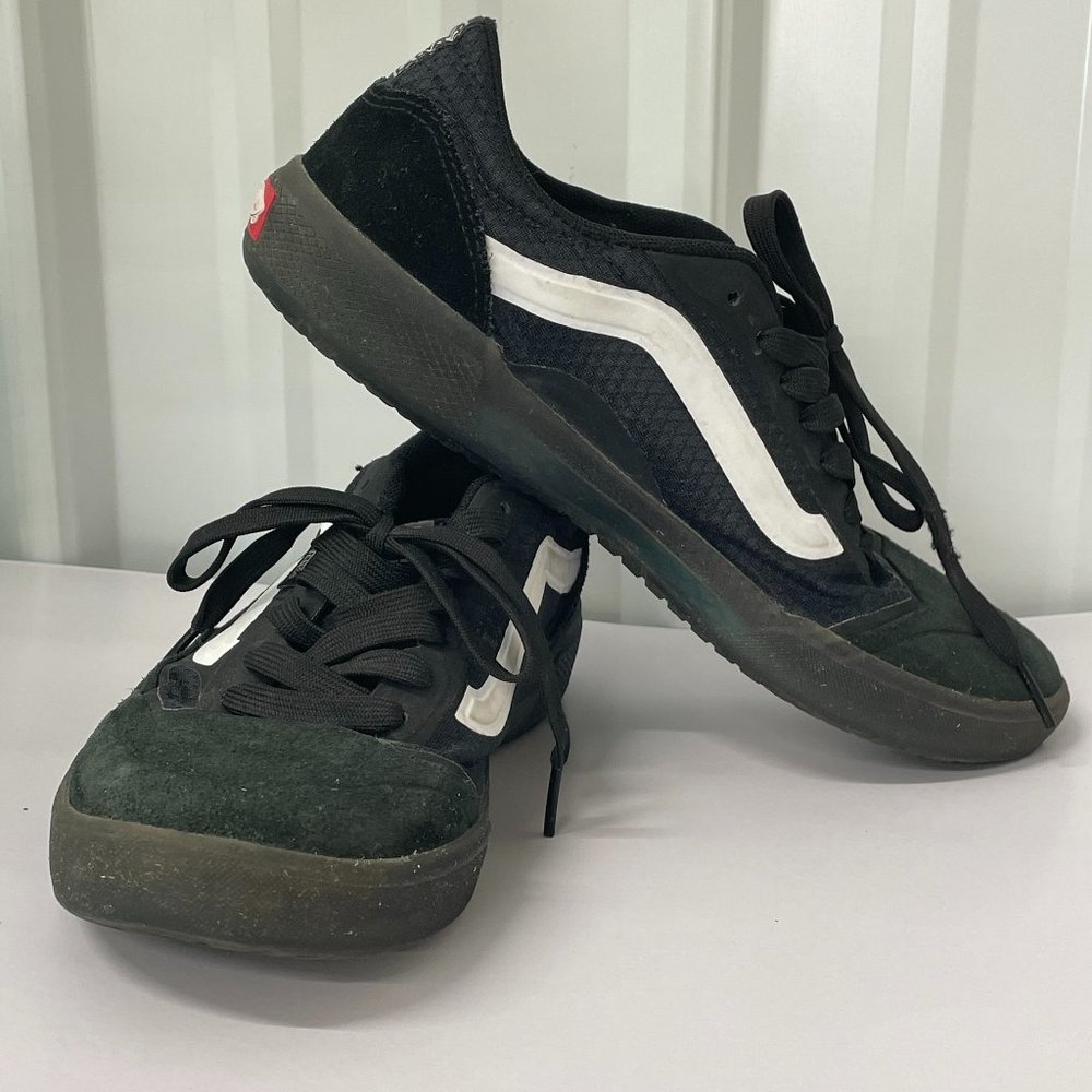Men's Vans off the Wall Old Skool Skateboard shoes sz. 8.5